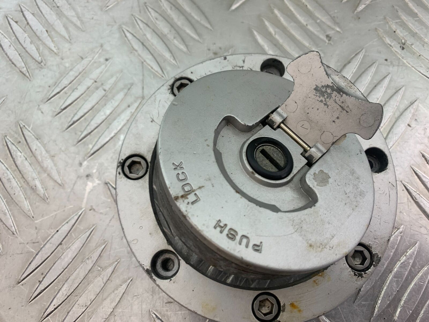 HONDA CBR600 CBR 600 F2 PETROL CAP AND KEY   YEAR 1991-1993 (CMB1114)