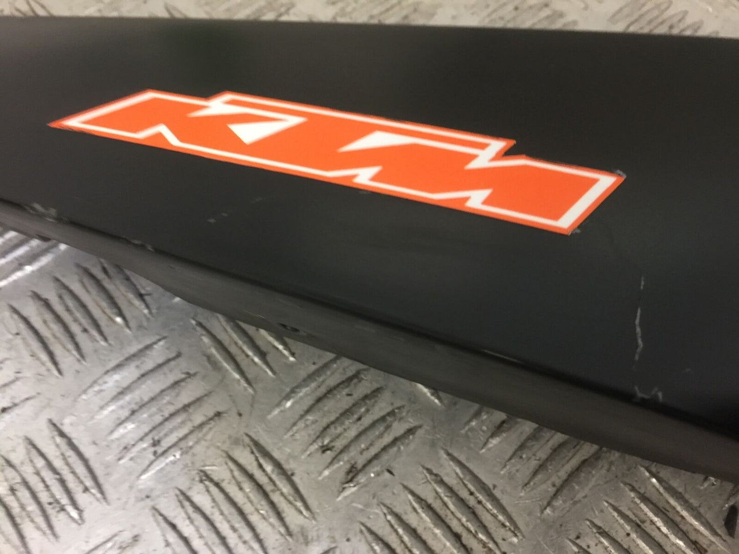 KTM 990 SUPERMOTO RIGHT SEAT PANEL YEAR 2008 (STOCK 662)