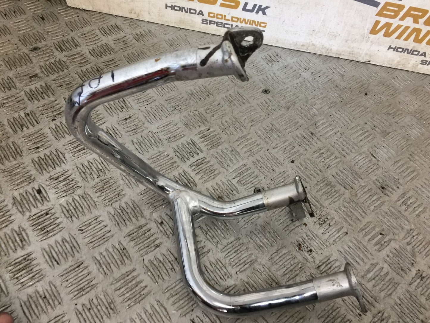 HONDA GL1800 GL 1800 FRONT LEFT CRASH BAR  YEAR 2004-10 ABS (STOCK 890)
