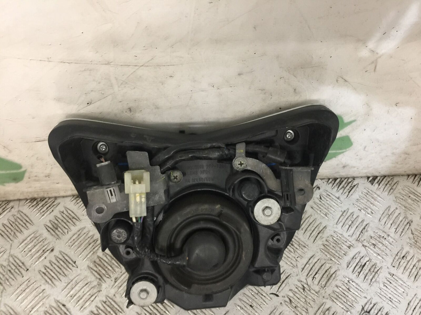 YAMAHA FZ1-N HEADLIGHT  YEAR 2006-2012  (STOCK 787)