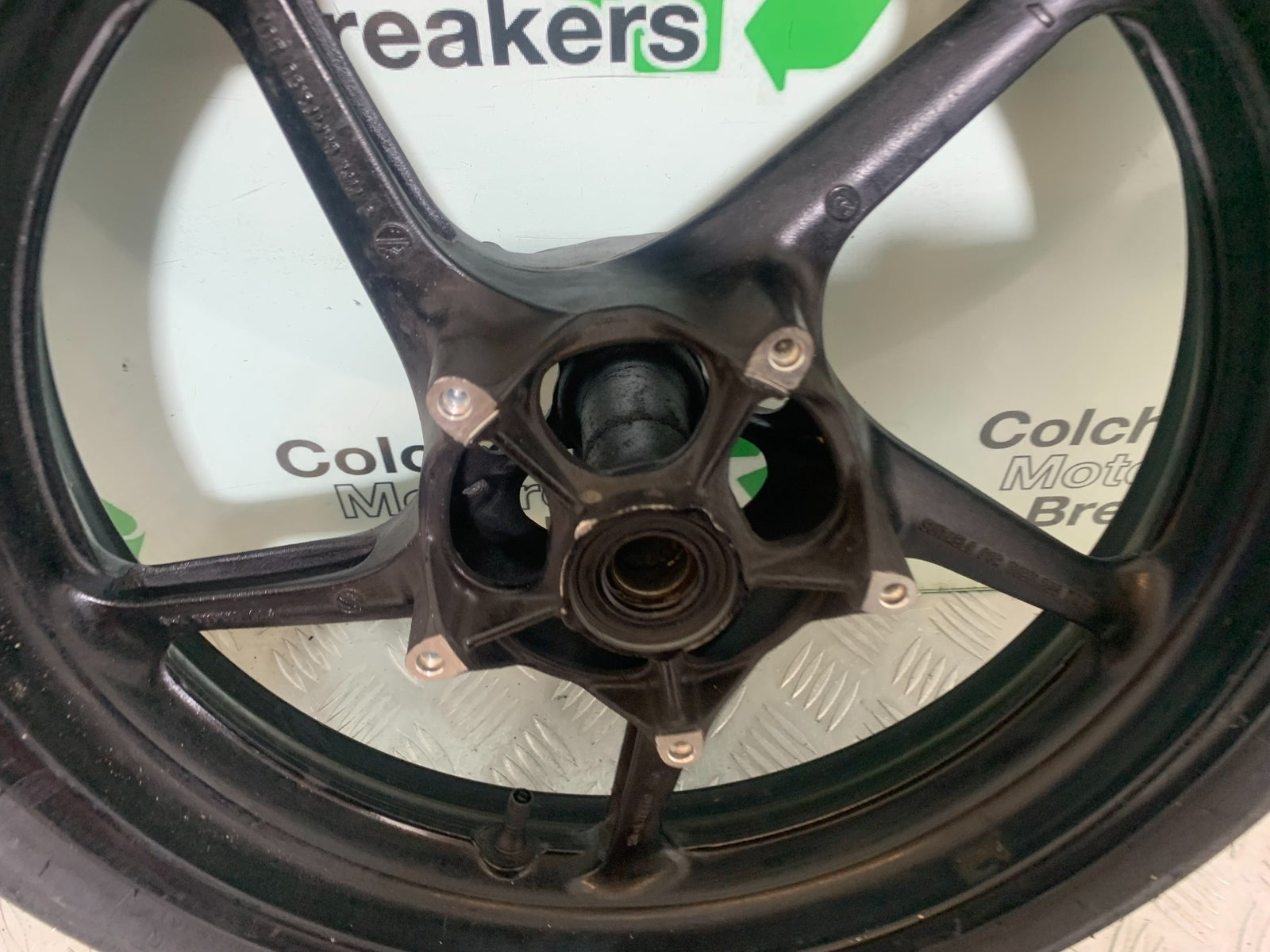 YAMAHA YZF R1 FRONT WHEEL   YEAR 2004-2006 (CMB1155)