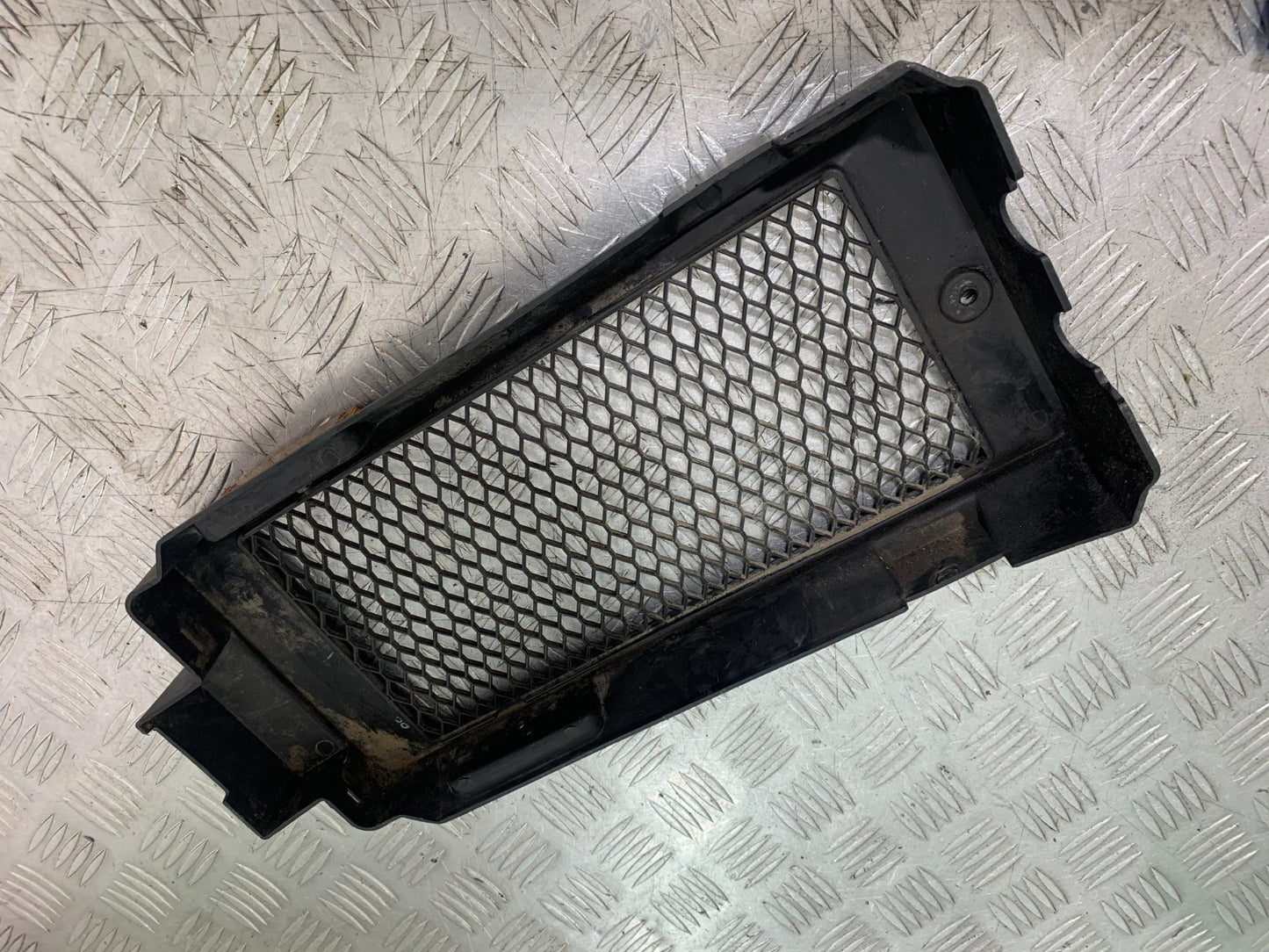 HONDA VT700 VT 700 SHADOW RADIATOR GRILL  YEAR 1984-85 (CMB1328)