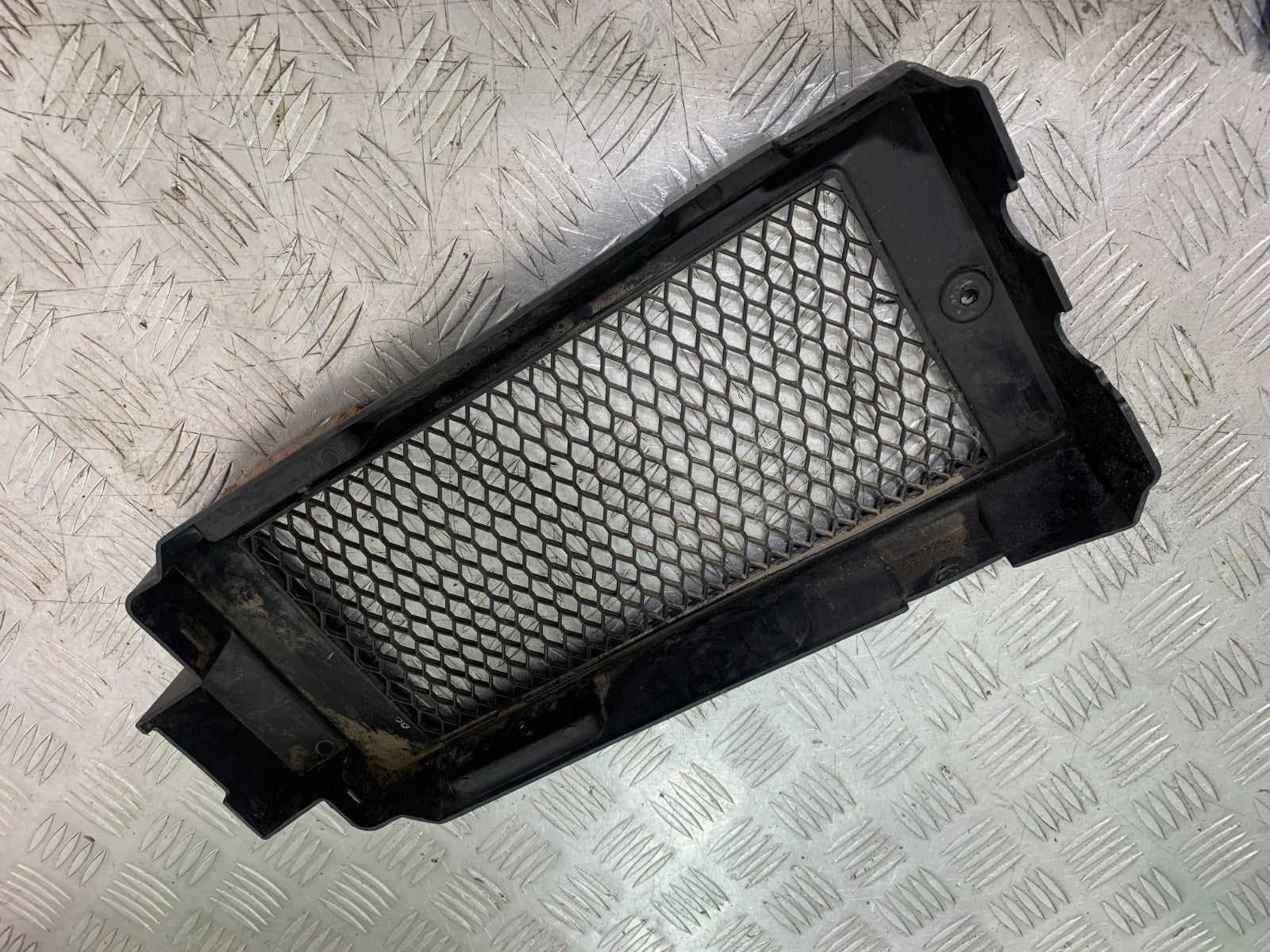 HONDA VT700 VT 700 SHADOW RADIATOR GRILL  YEAR 1984-85 (CMB1328)