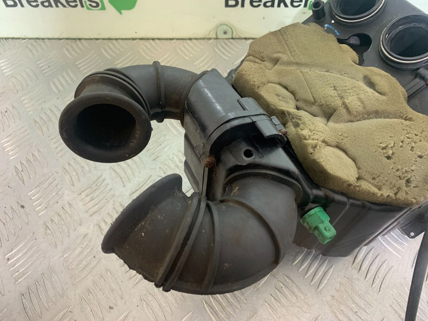 TRIUMPH 955i SPRINT ST AIRBOX    YEAR 1999-2004 (CMB1124)