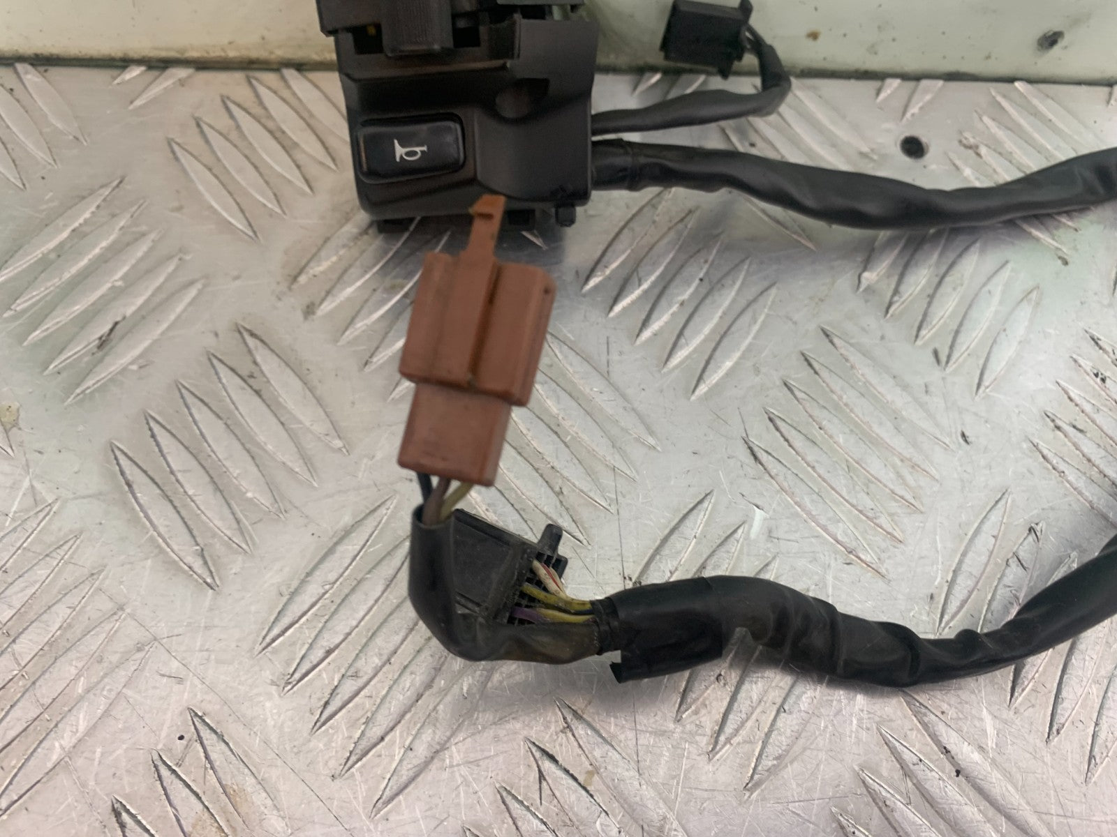 ROYAL ENFIELD HIMALAYAN 411 LEFT SWITCH GEAR  YEAR 2018-2023 (CMB1322)