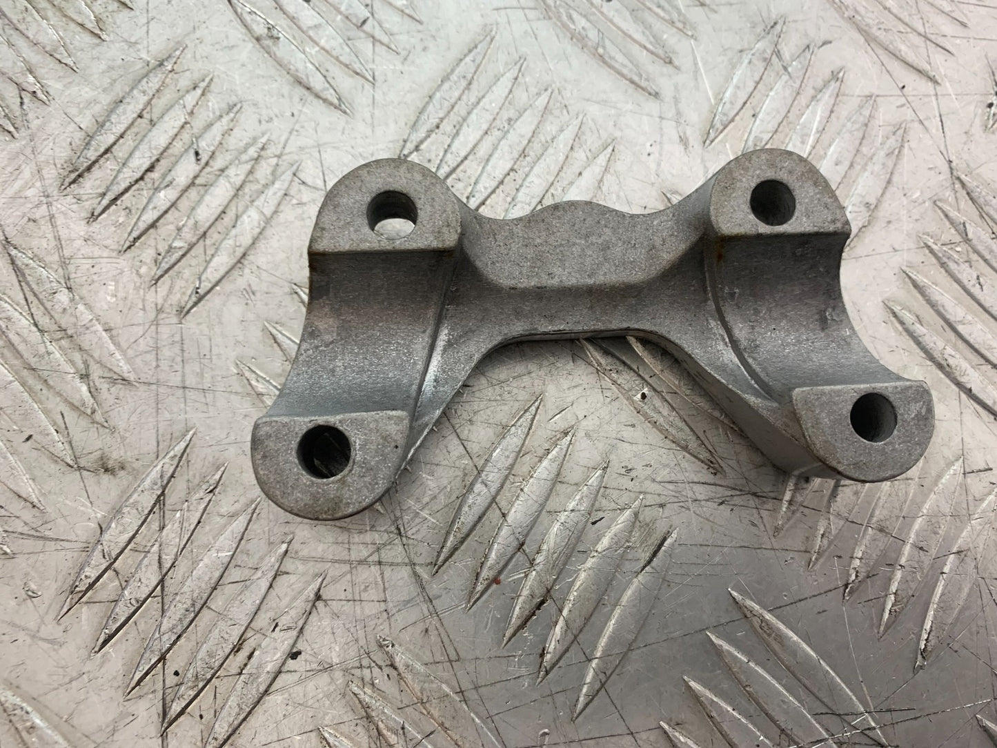 SINNIS TERRAIN 125 HANDLEBAR CLAMP  YEAR 2017-2020 (CMB1241)
