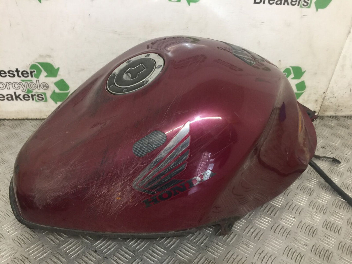 HONDA CBR1100 BLACKBIRD PETROL TANK YEAR 1996-1998 (STOCK 862)