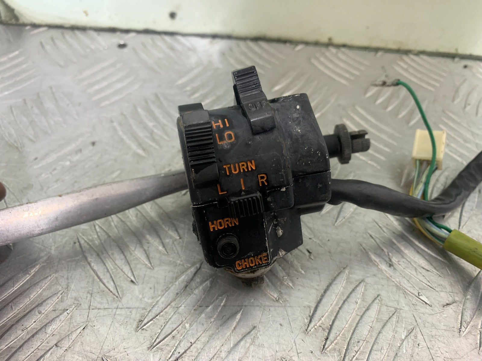 SUZUKI GP100 GP 100 LEFT SWITCH GEAR   YEAR 1978-1988 (CMB1259)