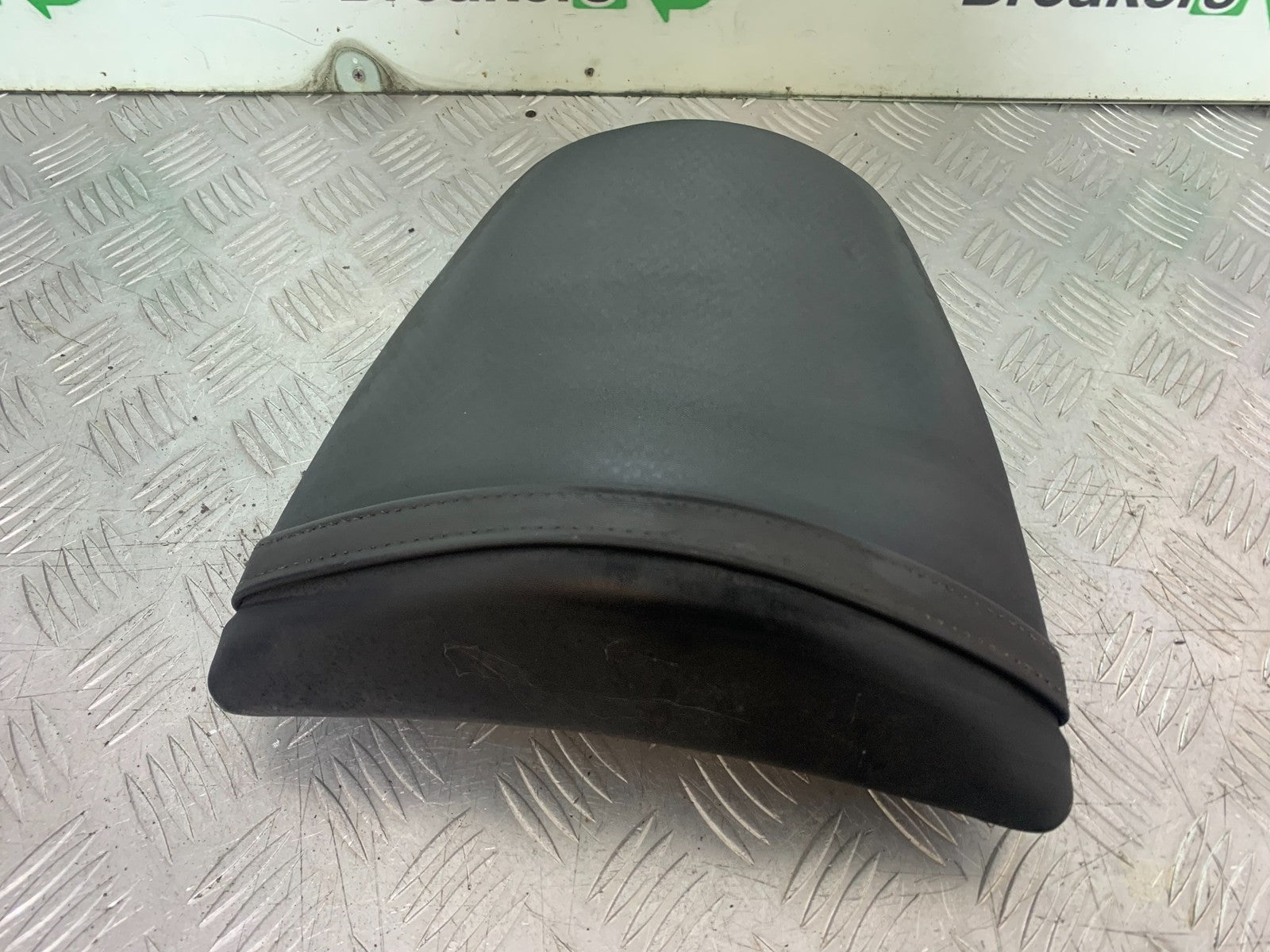 KAWASAKI Z750 Z 750 REAR SEAT  YEAR 2004-2006  (CMB1234)