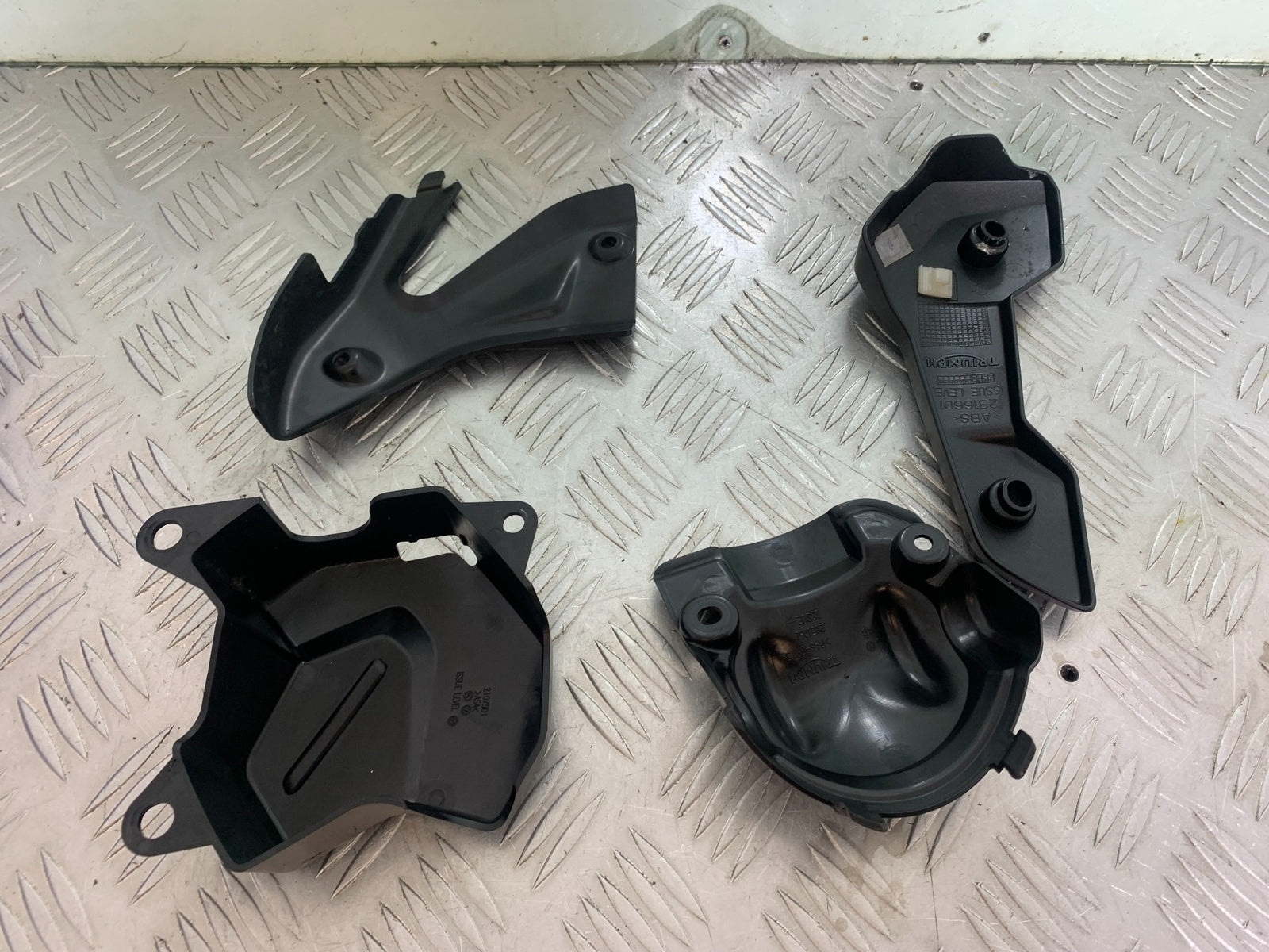 TRIUMPH TRIDENT 660 INFILL PANELS  YEAR 2021-2024 (CMB1148)