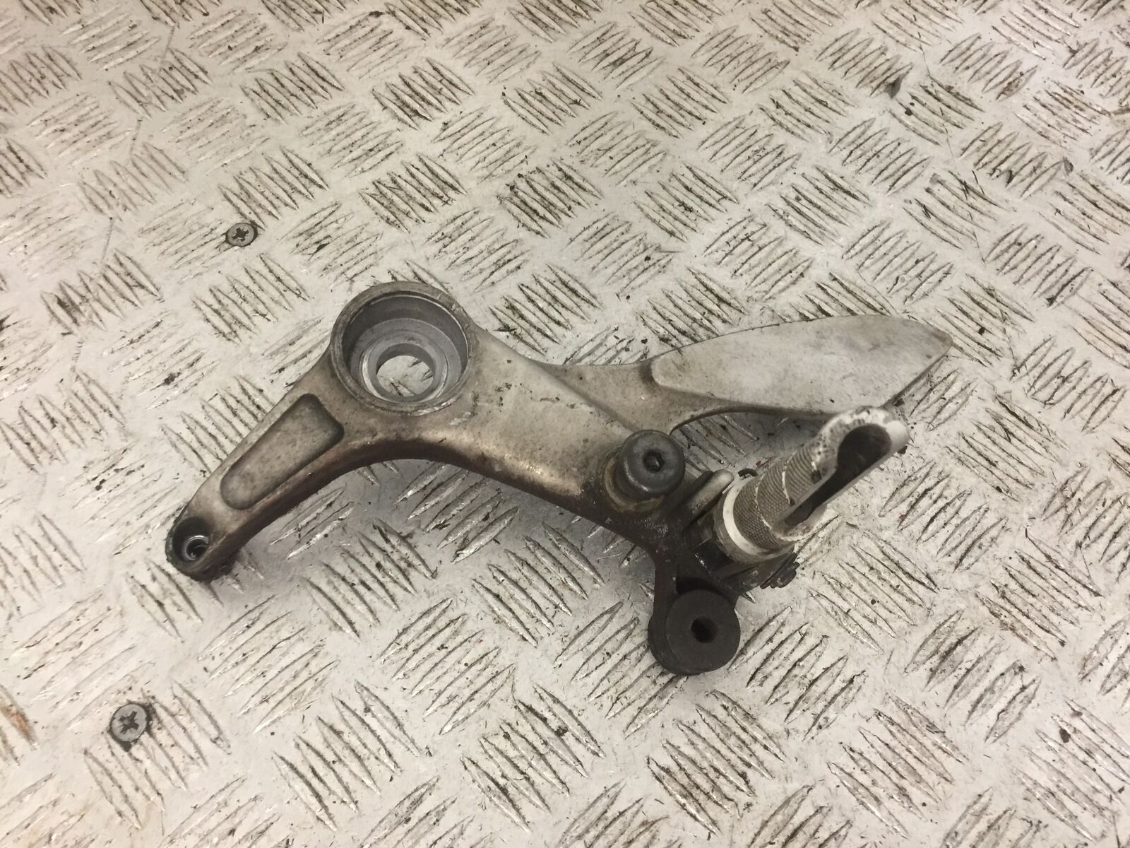 HONDA VTR1000 VTR 1000 FIRESTORM FRONT LEFT HANGER & PEG  YEAR 2002 (STOCK 794)