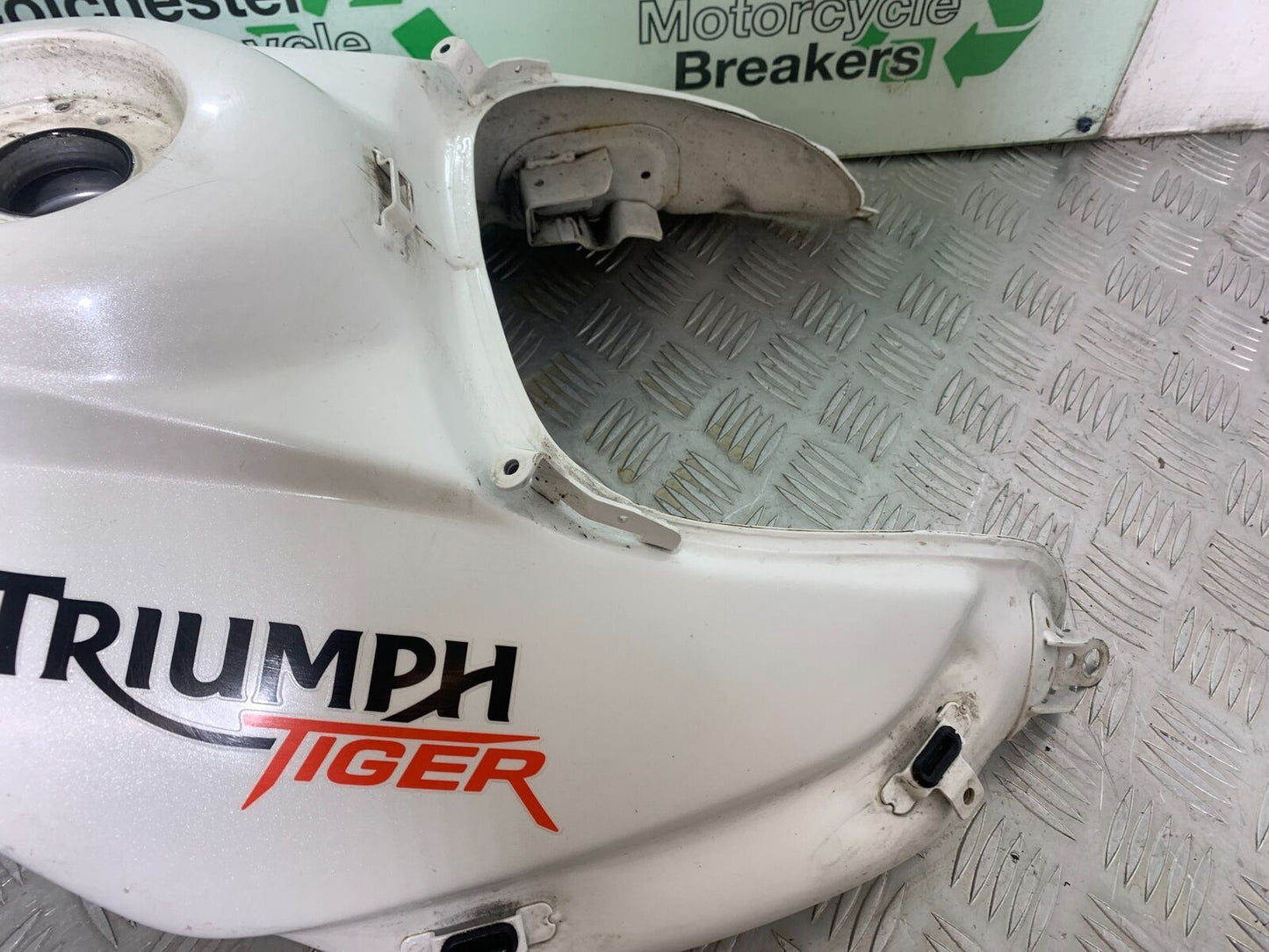 TRIUMPH TIGER 800 PETROL TANK  YEAR 2011-2014 (CMB1113)
