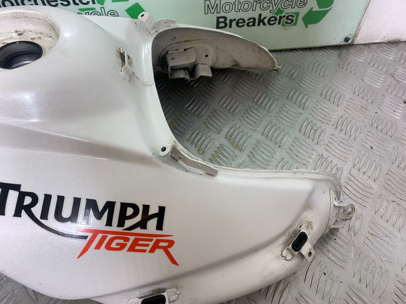 TRIUMPH TIGER 800 PETROL TANK  YEAR 2011-2014 (CMB1113)