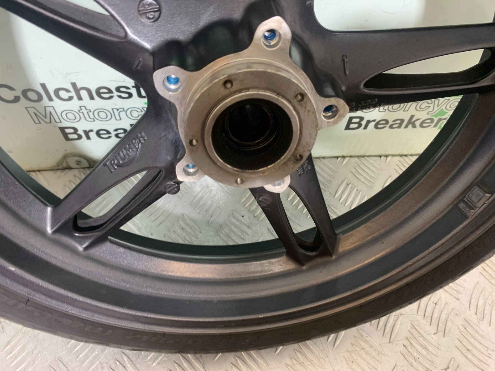 TRIUMPH 1050 SPEED TRIPLE FRONT WHEEL   YEAR 2005-2007 (CMB1322)