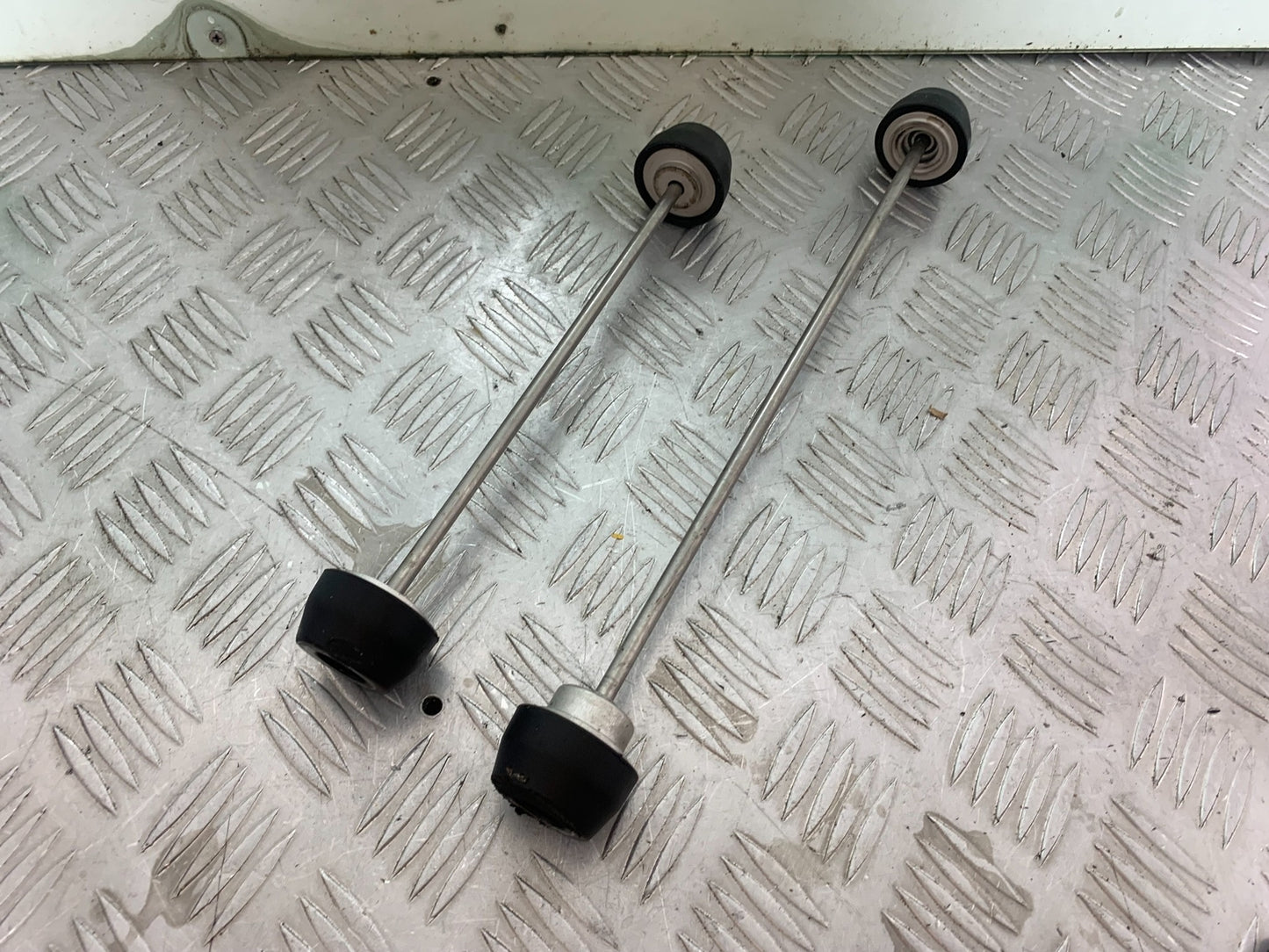 TRIUMPH TRIDENT 660 FRONT AND REAR WHEEL BOBBINGS  YEAR 2021-2024 (CMB1148)