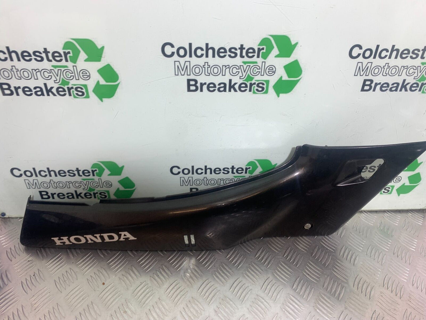 HONDA VFR400 VFR 400 NC21 RIGHT  SEAT PANEL  YEAR 1986-87 (CMB1043)