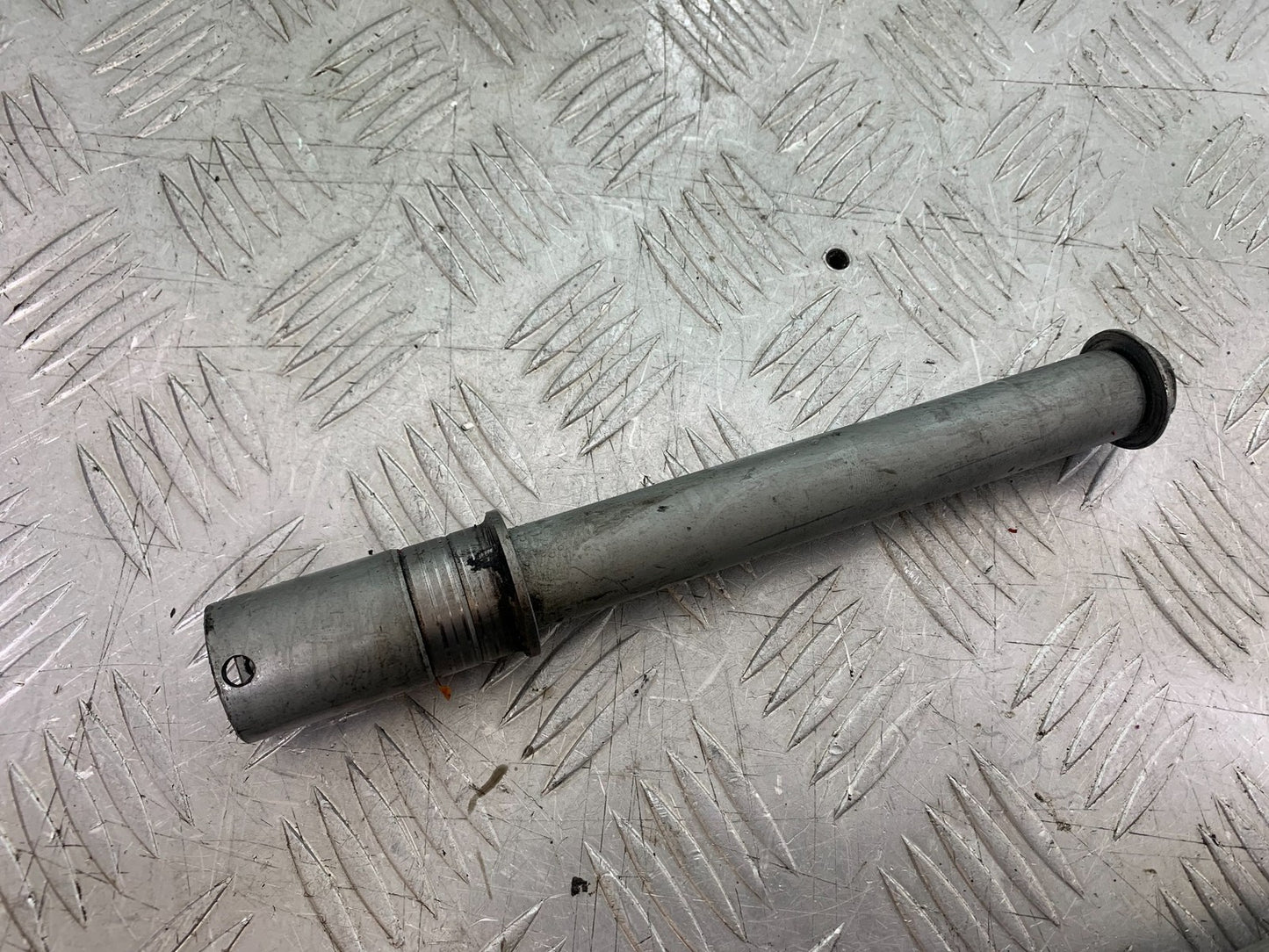 HONDA CBR1000 rr FIREBLADE FRONT WHEEL SPINDLE    2008-2011 (CMB1253)