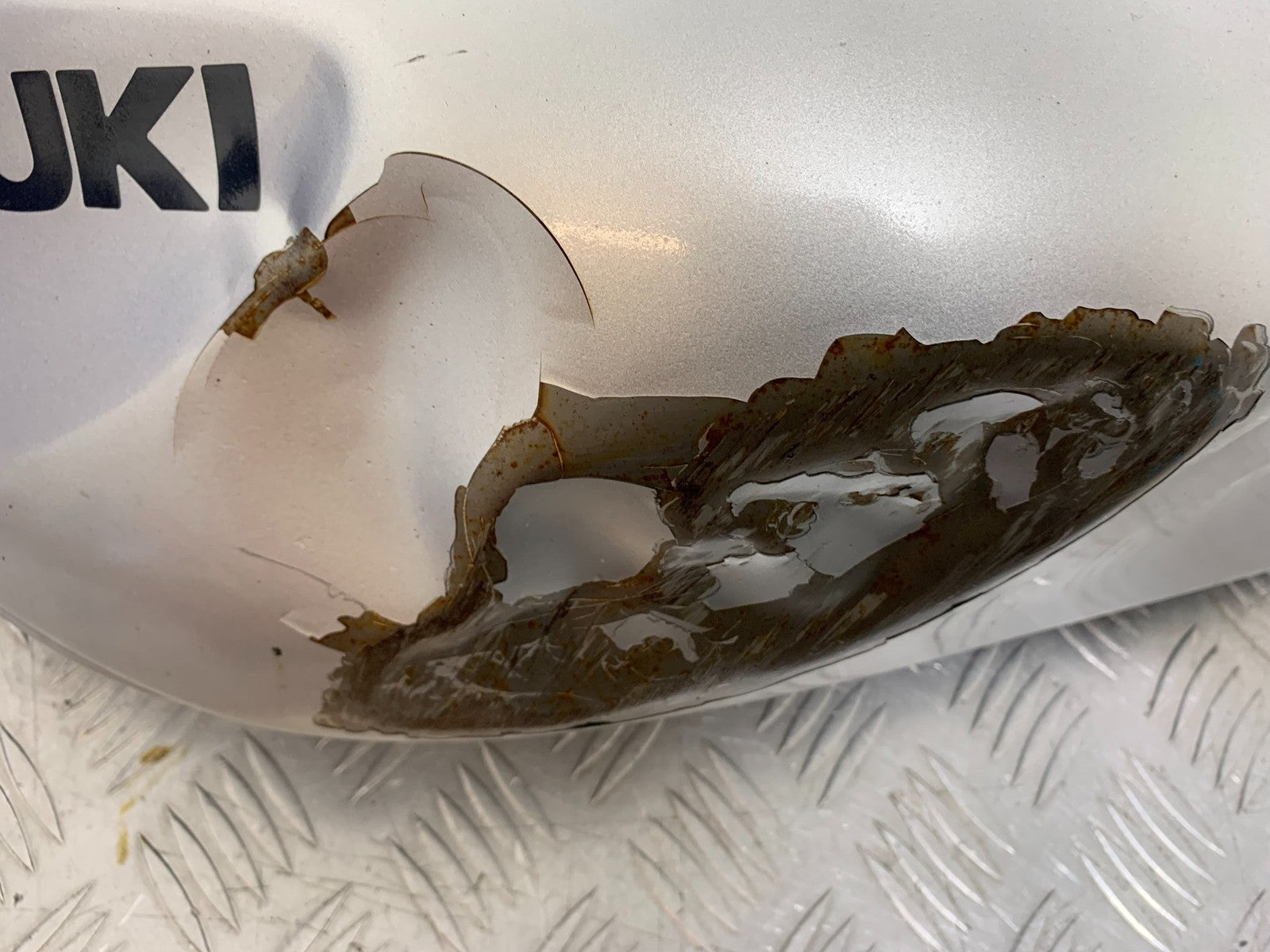 SUZUKI GSF1200 GSF 1200 BANDIT PETROL TANK YEAR 2001-2004 (CMB1188)