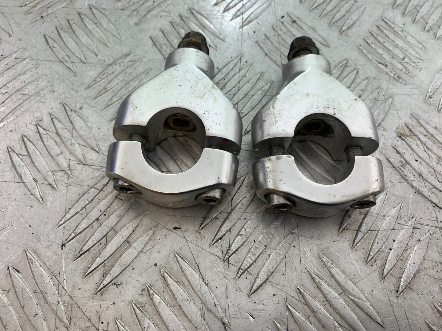 TRIUMPH SPEED TRIPLE R 1050 HANDLEBAR RISERS   2009 (CMB1183)