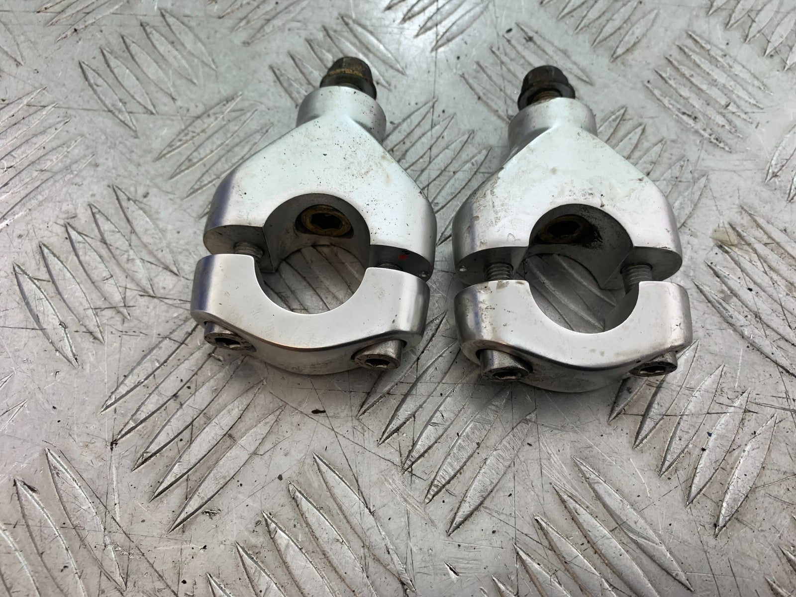 TRIUMPH SPEED TRIPLE R 1050 HANDLEBAR RISERS   2009 (CMB1183)