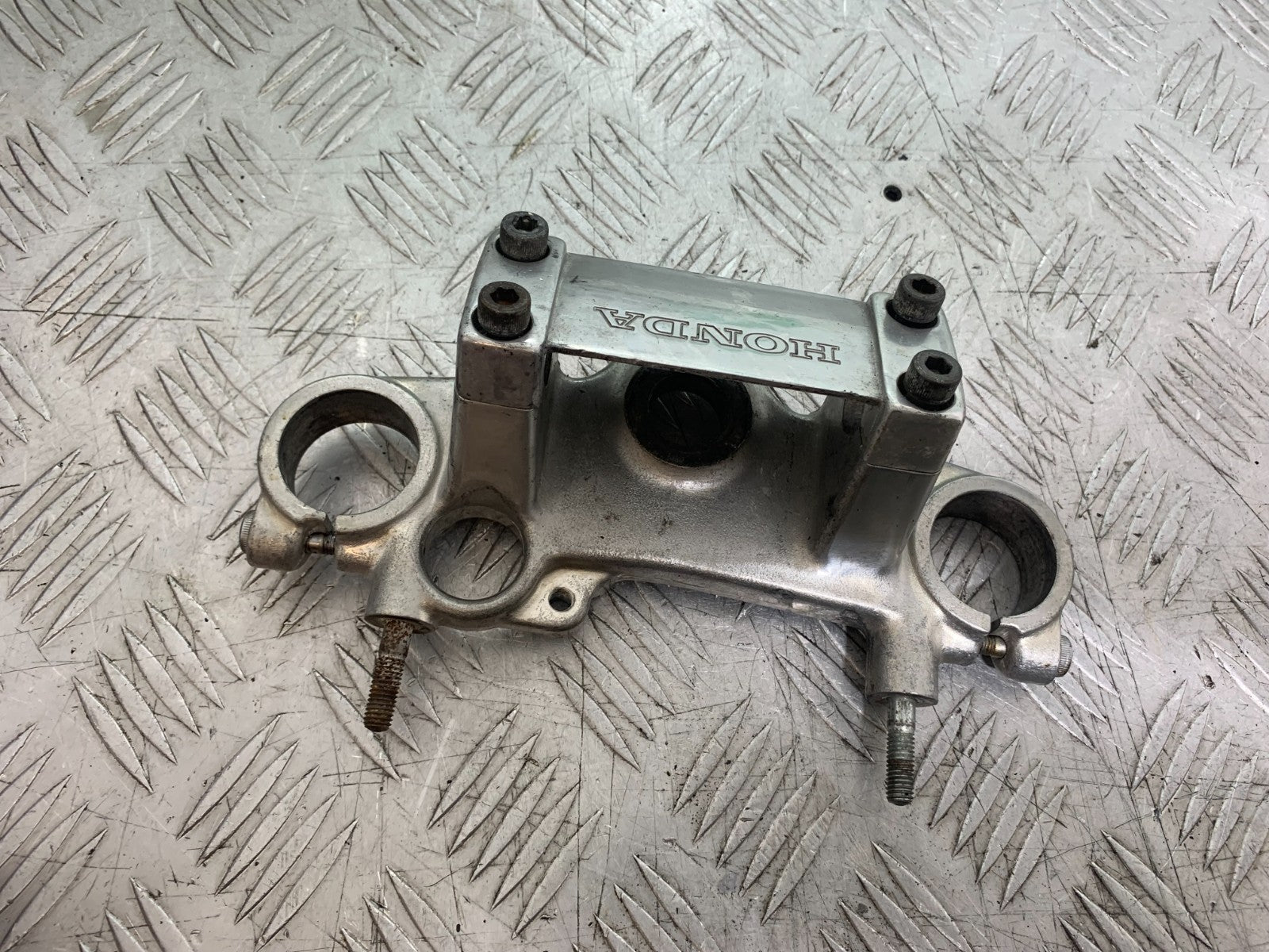 HONDA VT700 VT 700 SHADOW TOP YOKE  YEAR 1984-85 (CMB1328)