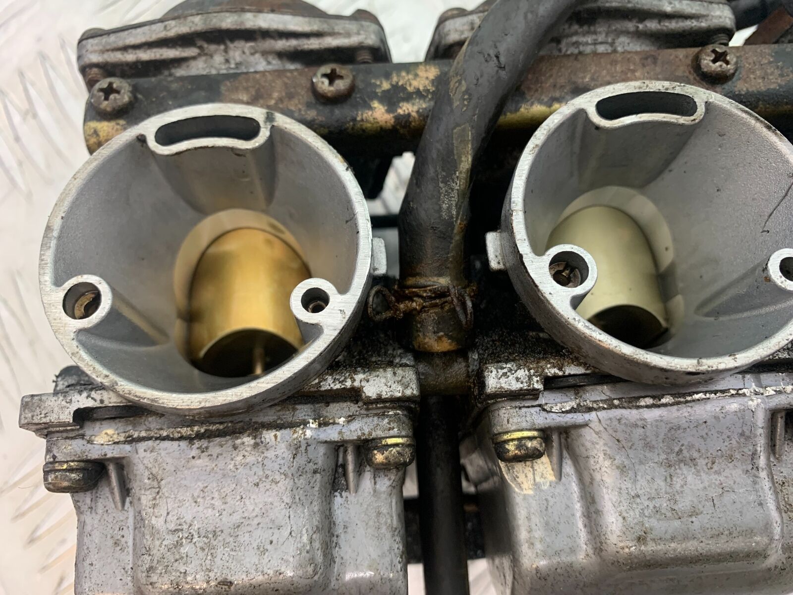 YAMAHA FJ1100 FJ 1100 CARBS  YEAR 1984-1985 (CMB1101)