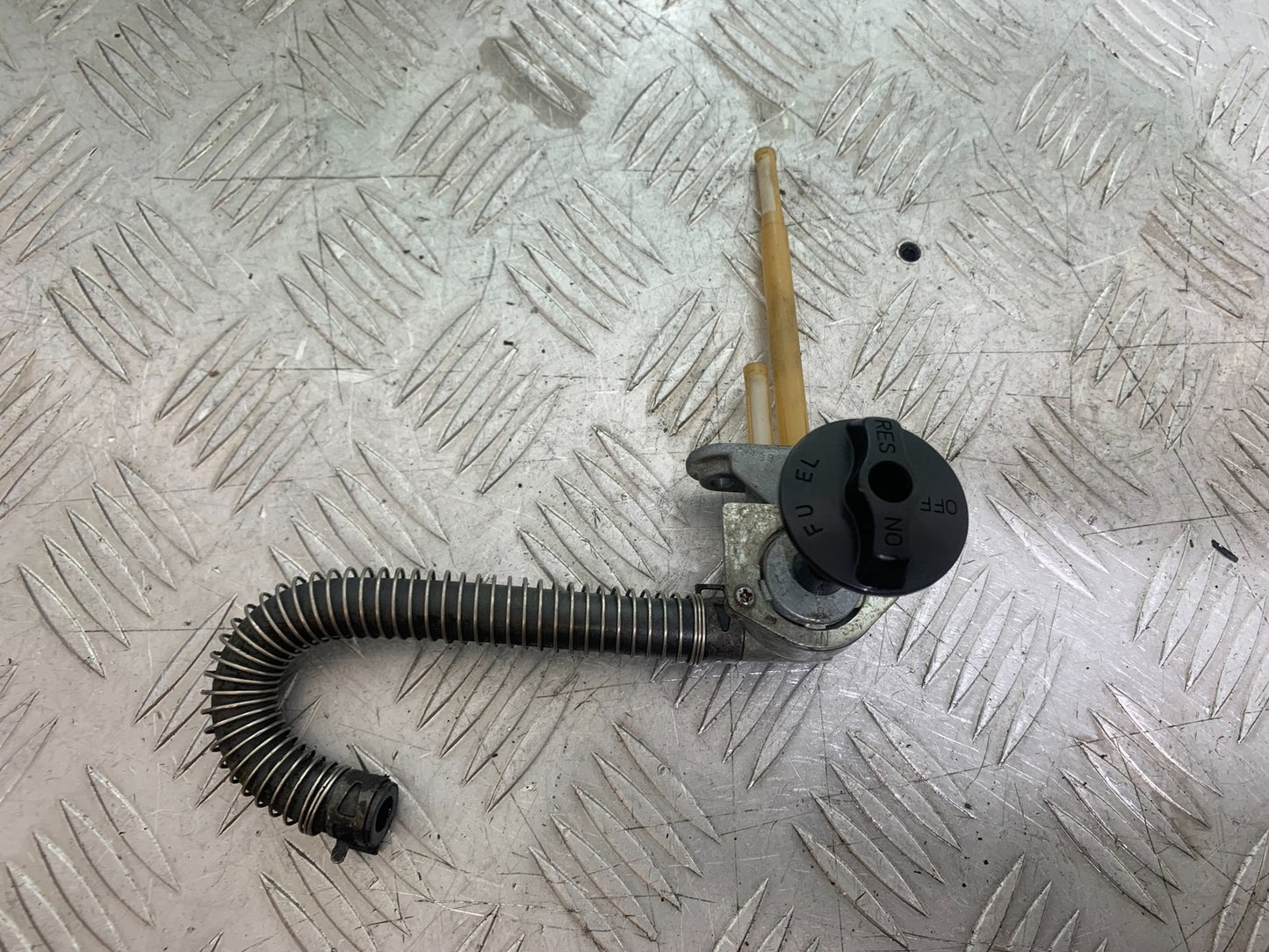 KAWASAKI ZX9R ZX9 E1 PETROL TAP AND KNOB   YEAR 2000-01 (CMB1171)