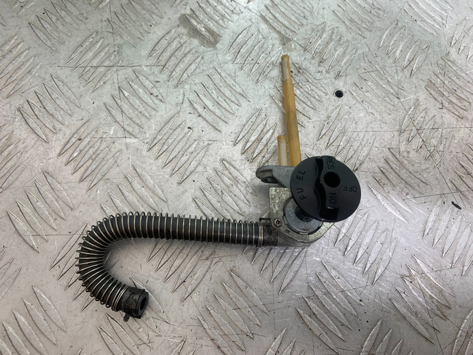 KAWASAKI ZX9R ZX9 E1 PETROL TAP AND KNOB   YEAR 2000-01 (CMB1171)