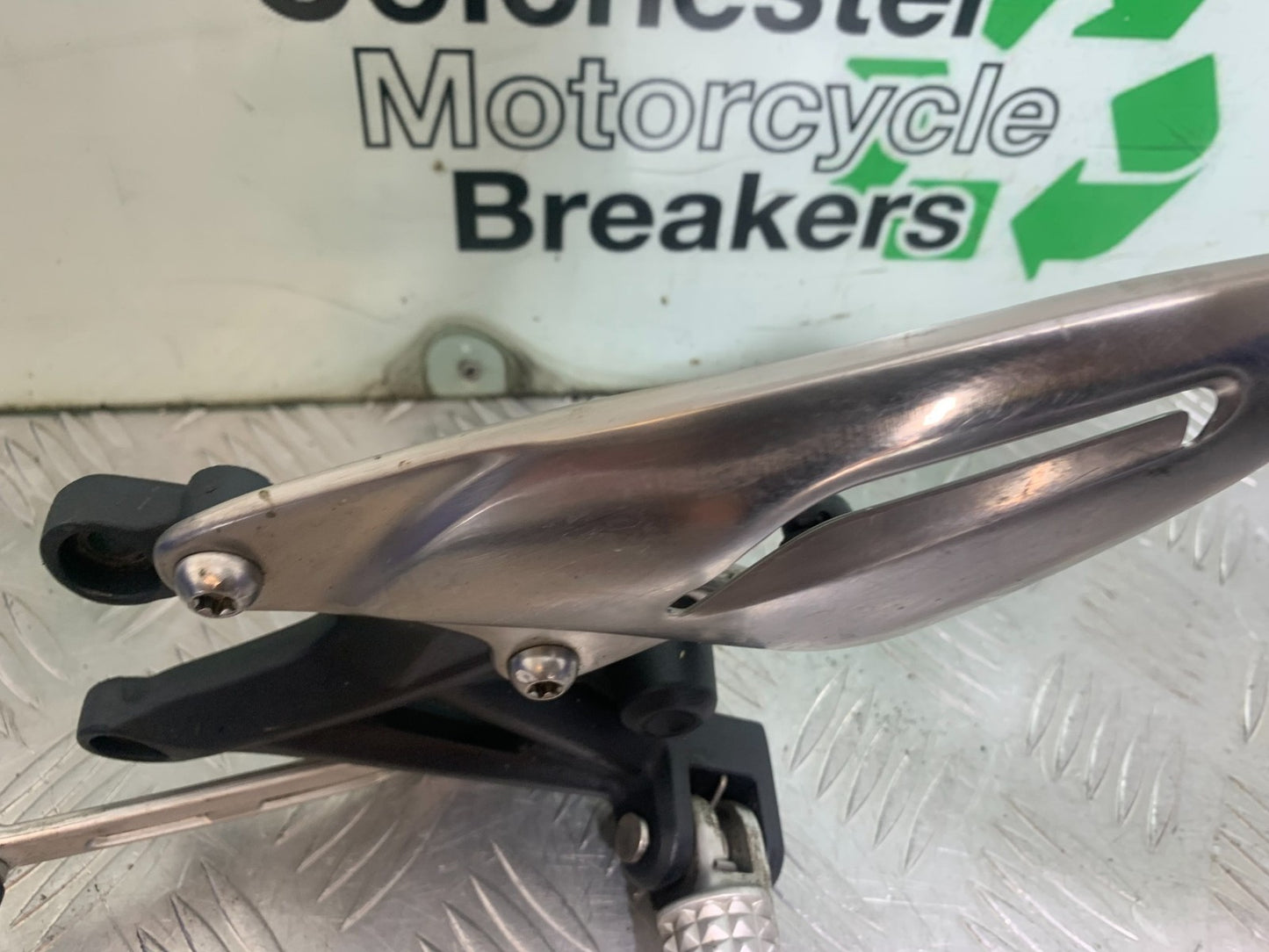 TRIUMPH 675 STREET TRIPLE FRONT LEFT HANGER   2013-2016 (CMB1186)