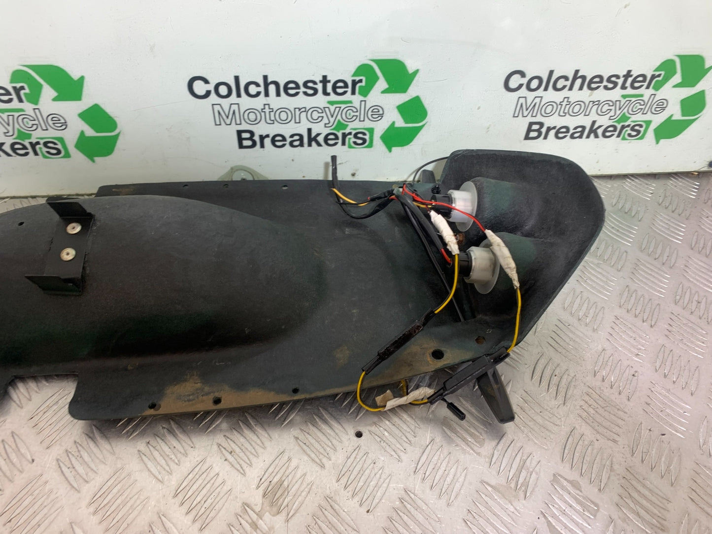 SUZUKI GSF1200  GSF 1200 BANDIT UNDERTRAY  YEAR 1997-2000 (CMB1149)