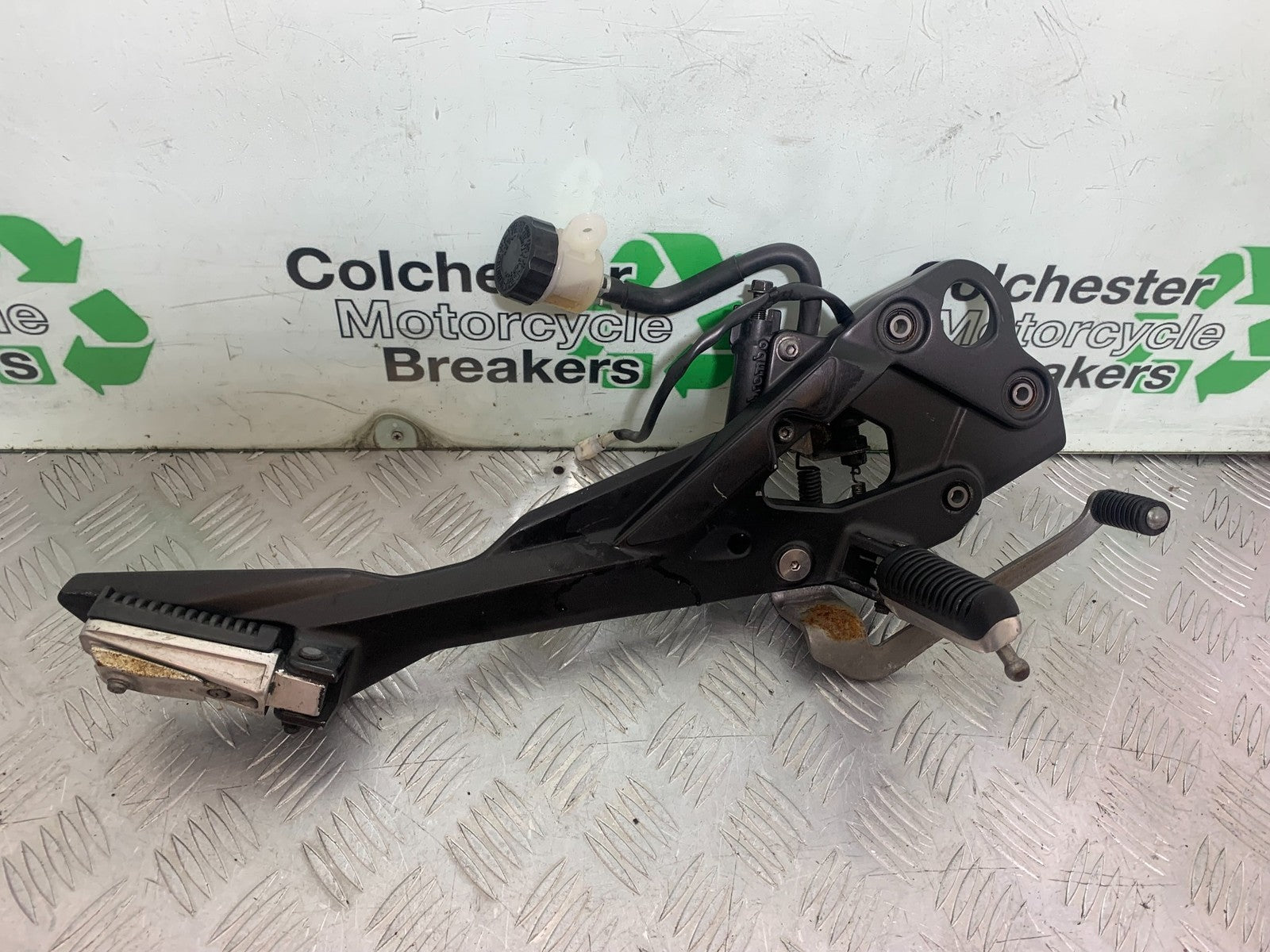 YAMAHA XJ6 XJ6-S FRONT RIGHT HANGER  YEAR 2009-2015  (CMB1212)