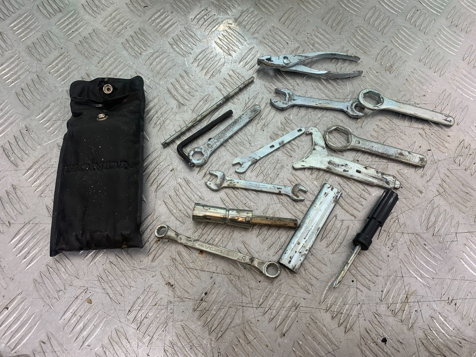 HONDA ST1100 PAN EUROPEAN TOOL KIT  YEAR 1993-2001 (CMB1195)