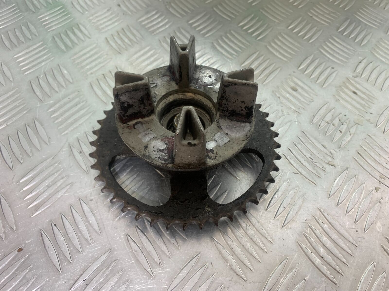 HONDA CBR125 CBR 125 SPROCKET CARRIER  YEAR 2004-06  (CMB1040)