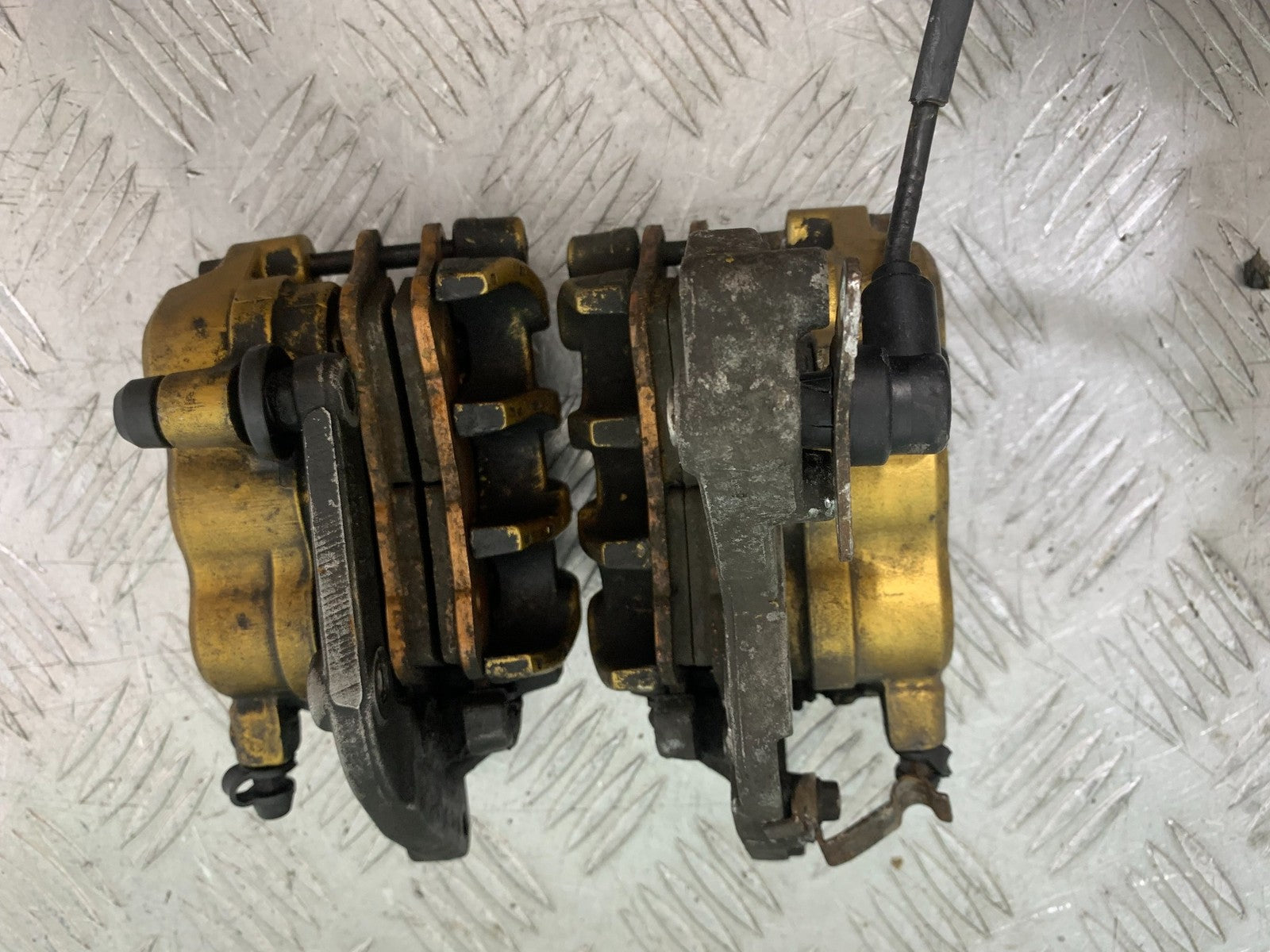 HONDA CBF600 CBF 600 FRONT BRAKE CALIPERS  YEAR 2004-07  (CMB1305)