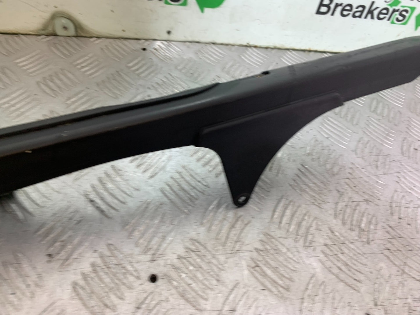 TRIUMPH 955I SPRINT RS CHAIN GUARD YEAR 1999-03 (CMB1313)