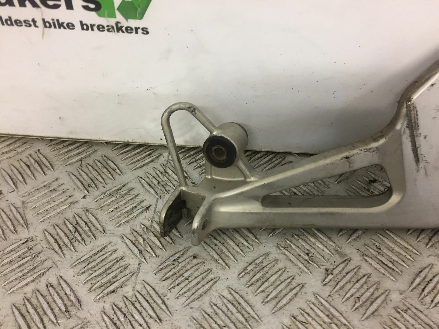 HONDA VFR800 VFR 800 RIGHT REAR HANGER  YEAR 1998-2001 (PRE V-TEC)