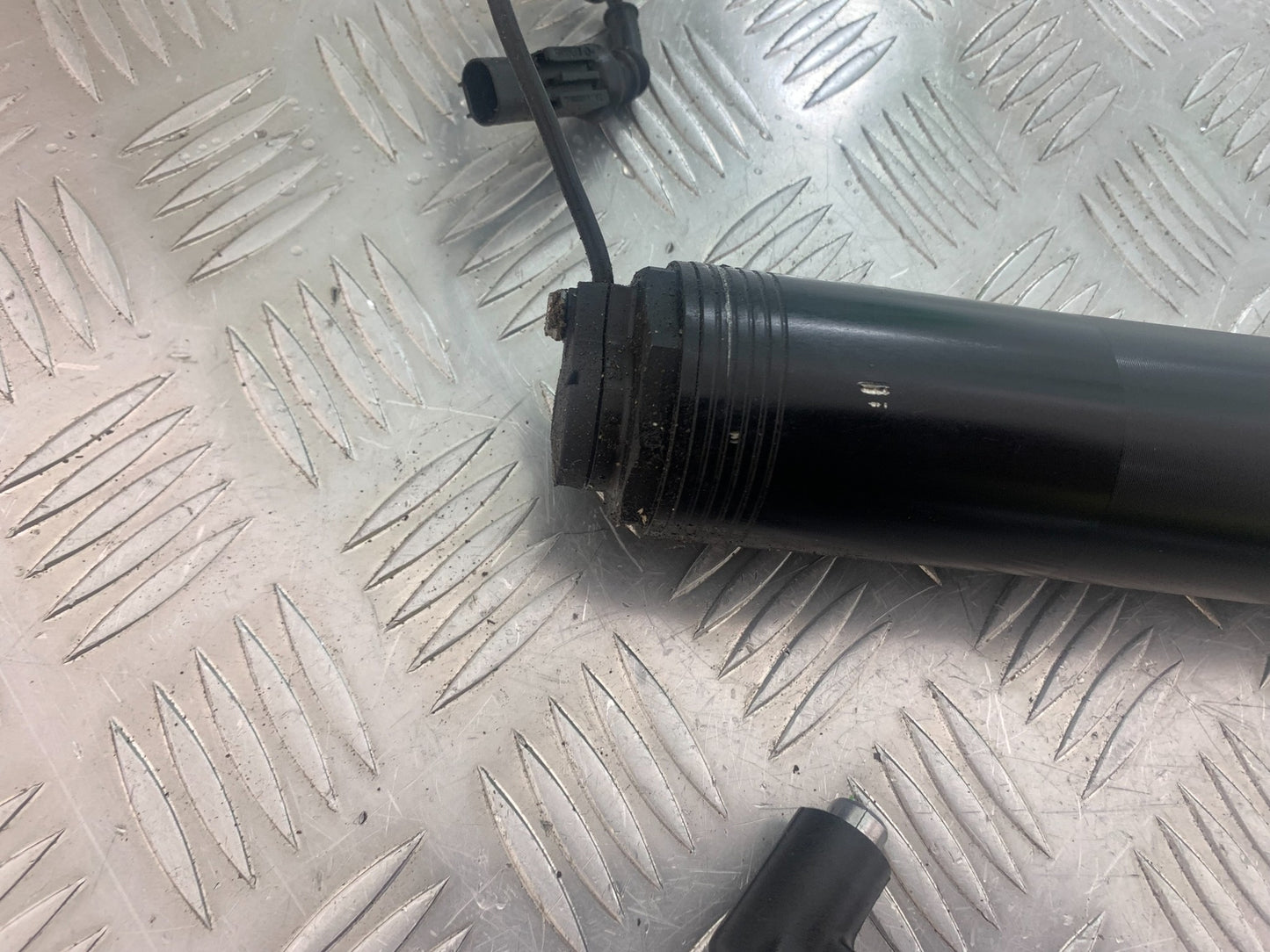BMW M1000 R FORKS (BENT-DAMAGED)  YEAR 2023-2024 (CMB1140)