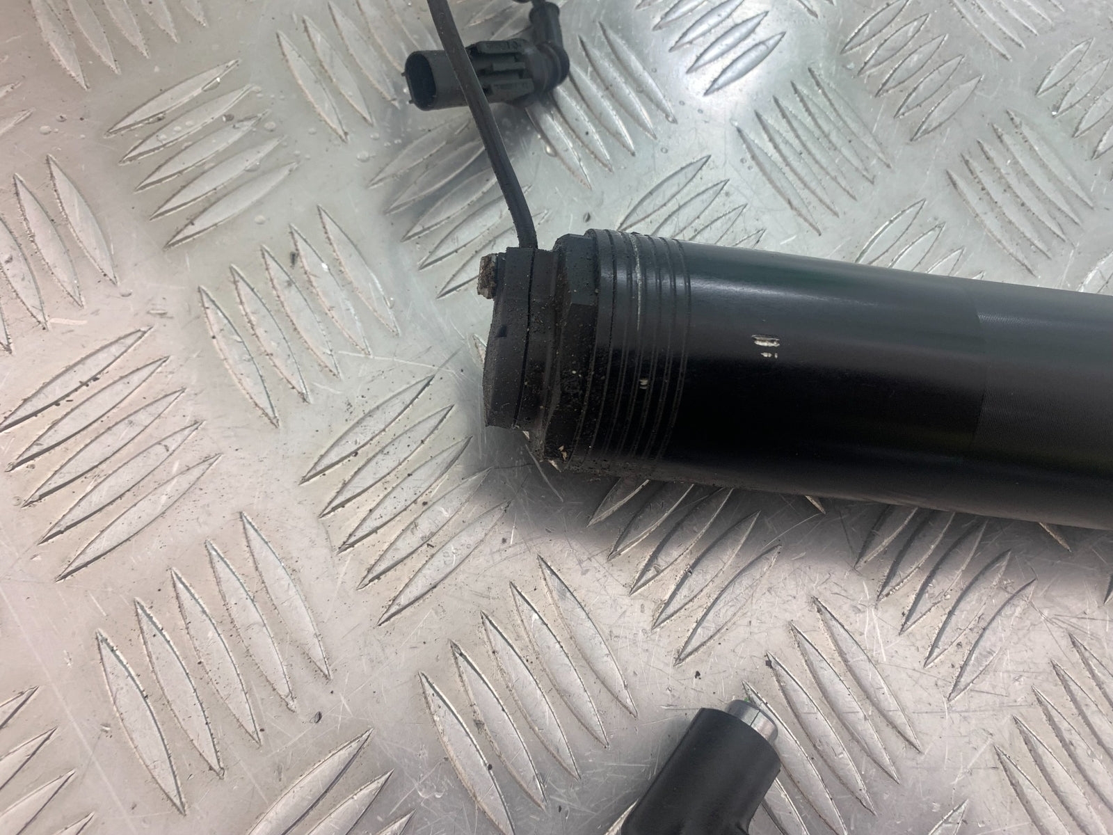 BMW M1000 R FORKS (BENT-DAMAGED)  YEAR 2023-2024 (CMB1140)