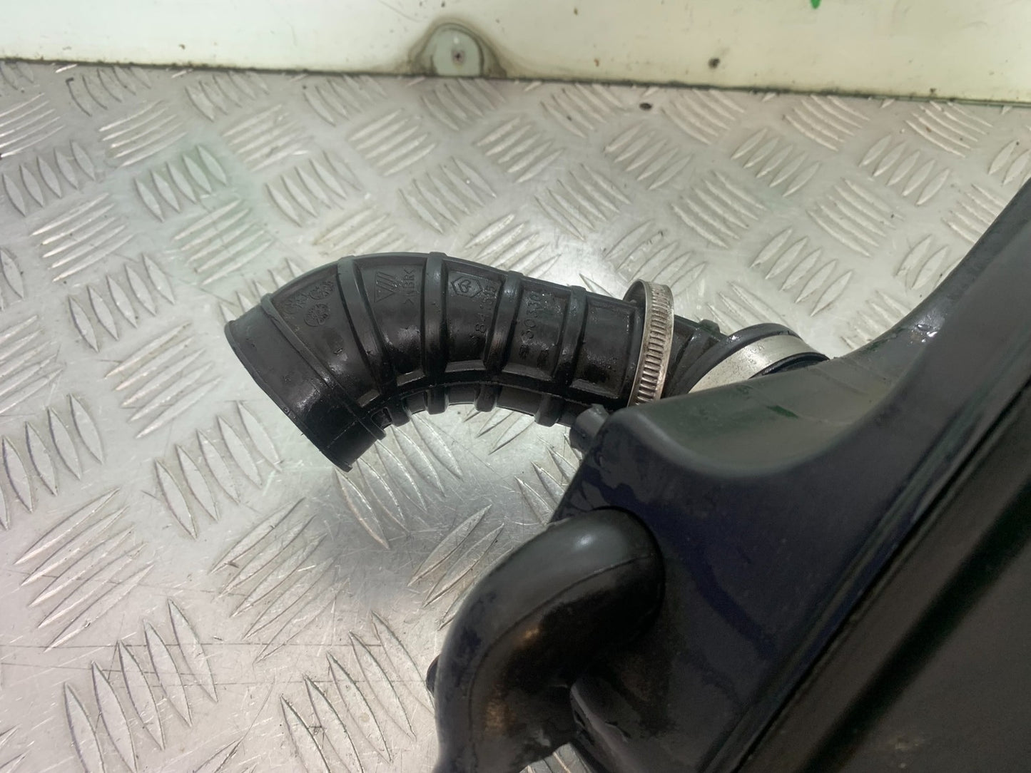 PIAGGIO VESPA GTS 125 AIRBOX  YEAR 2009-14 (CMB1261)