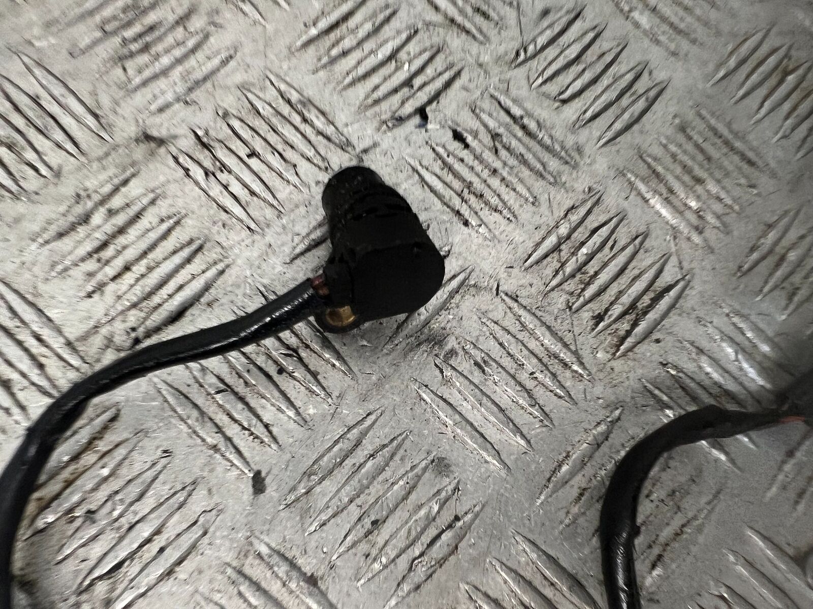 TRIUMPH 1050 SPRINT PICK UP SENSOR   YEAR 2004-2007 (STOCK 888)