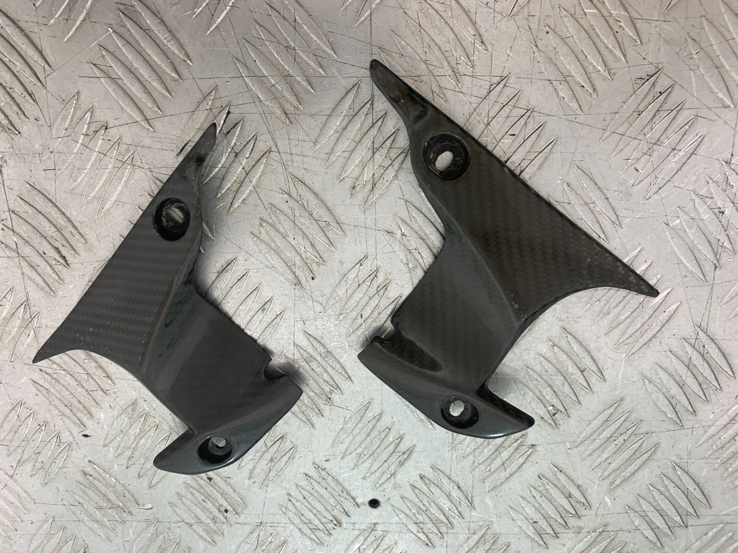 YAMAHA YZF R1 4C8 LEFT AND RIGHT CARBON INFILLS   YEAR 2007-2008 (CMB1237)