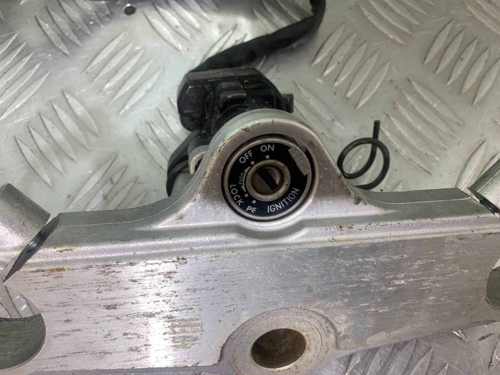 SUZUKI SV650 SV 650 mk1 LOCKS AND KEY  YEAR 1999-2002 (CMB1160)