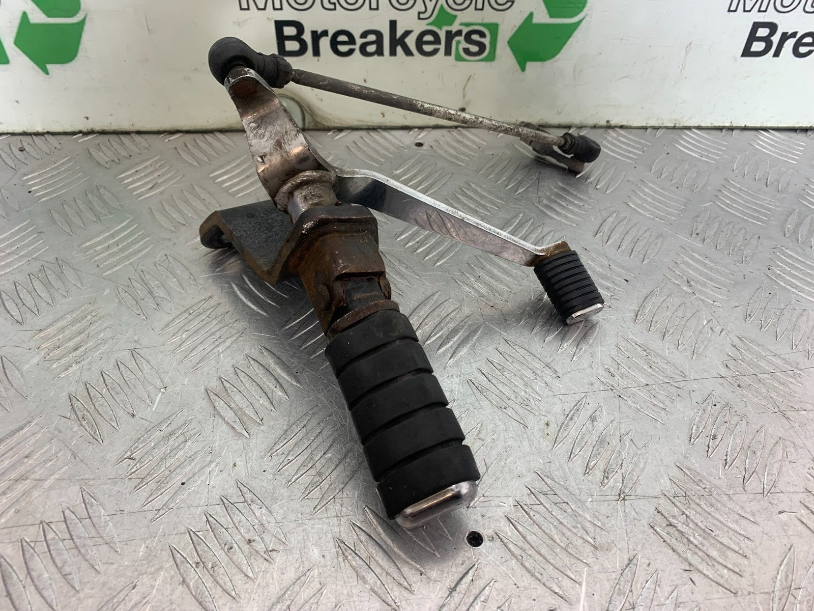HONDA VT750 SHADOW FRONT LEFT PEG & GEAR LEVER   YEAR 2003-2004 (CMB1265)