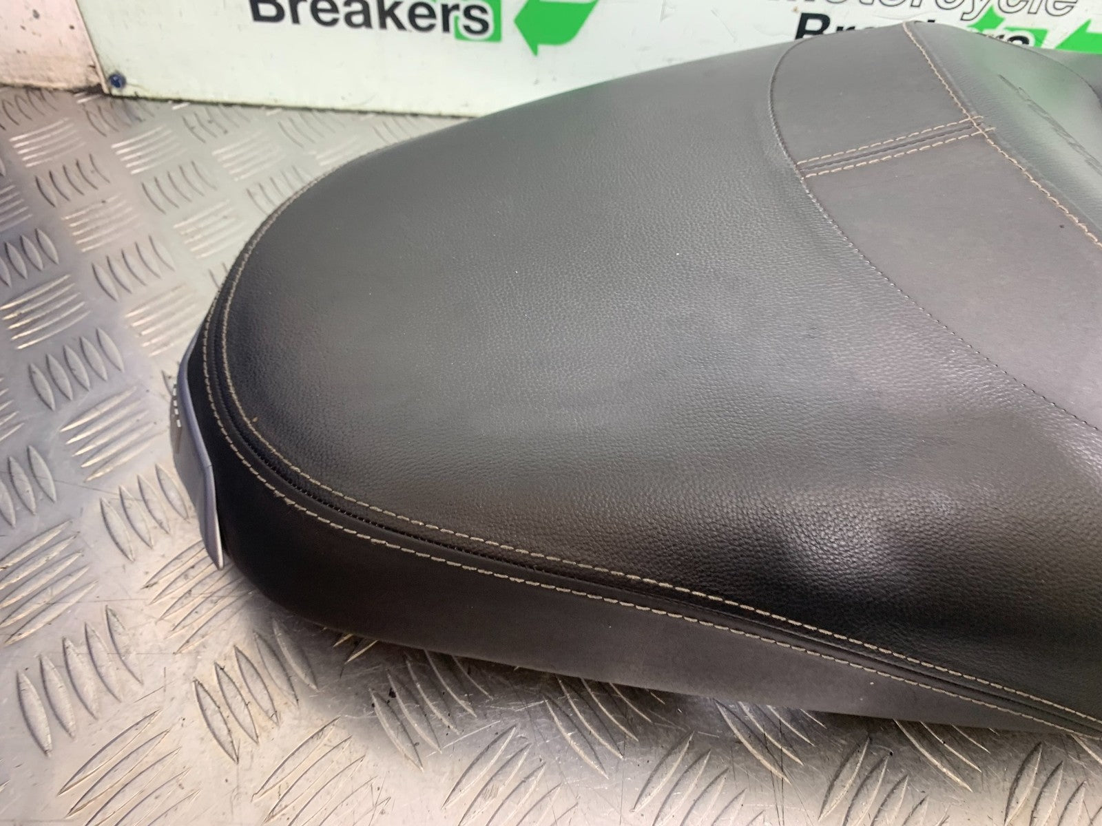 YAMAHA XMAX 300 SEAT  YEAR 2017-2020 (CMB1218)