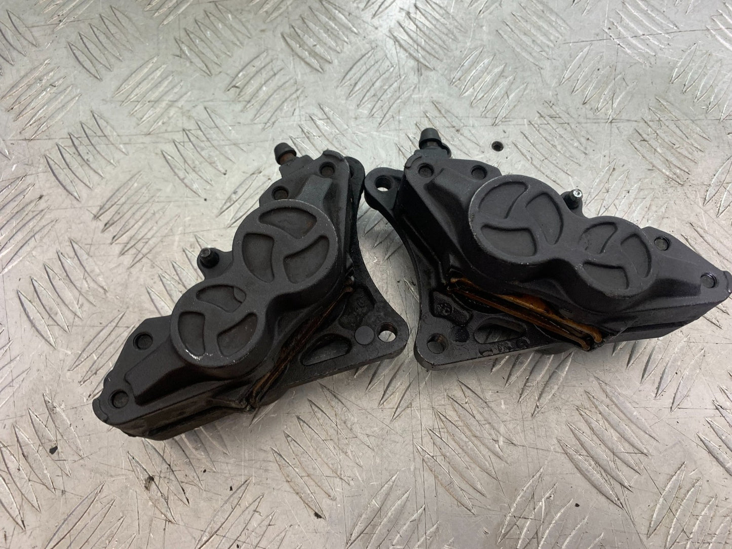 TRIUMPH TROPHY 900 FRONT BRAKE CALIPERS   YEAR 1991-95 (CMB1251)