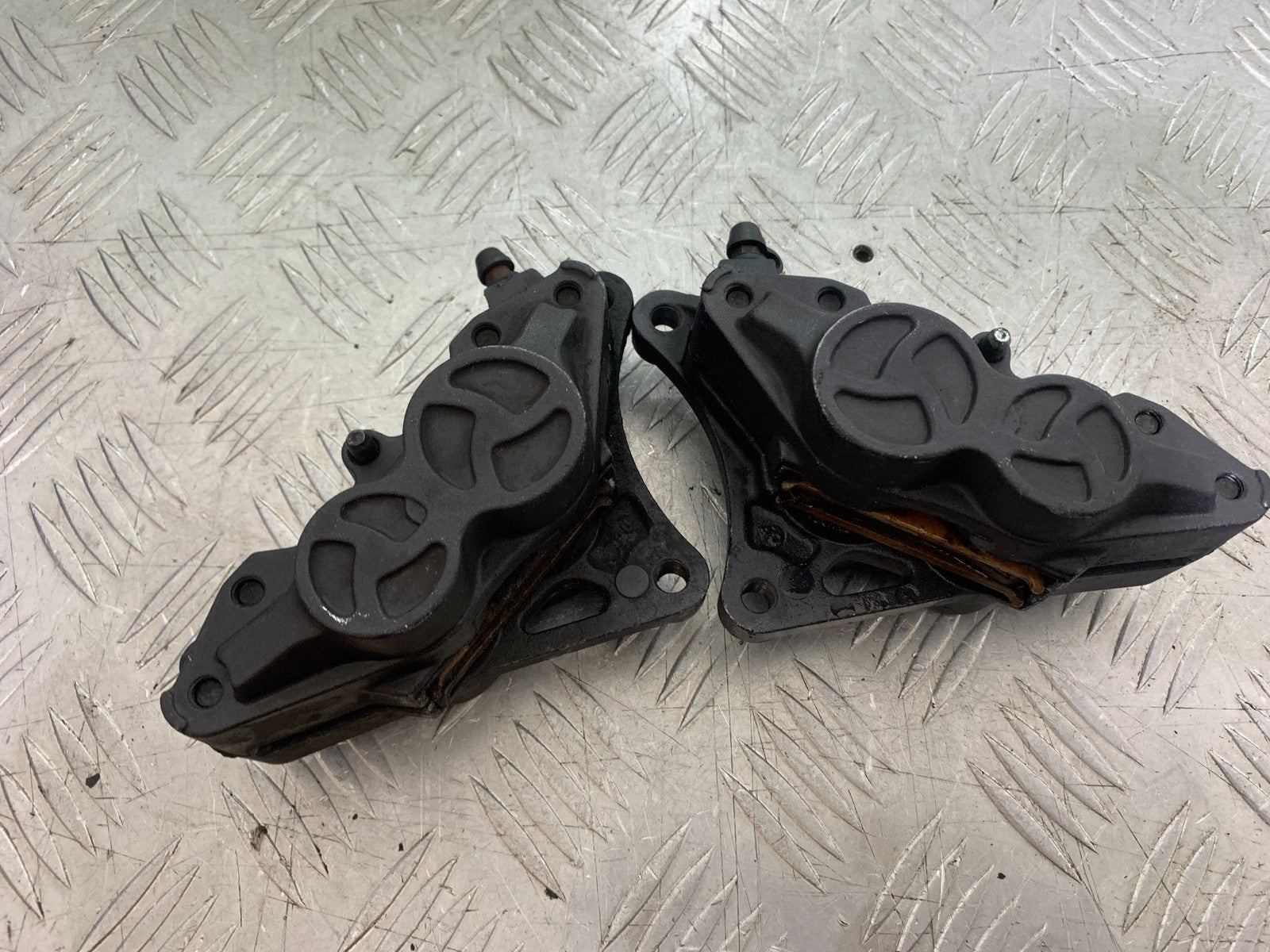 TRIUMPH TROPHY 900 FRONT BRAKE CALIPERS   YEAR 1991-95 (CMB1251)