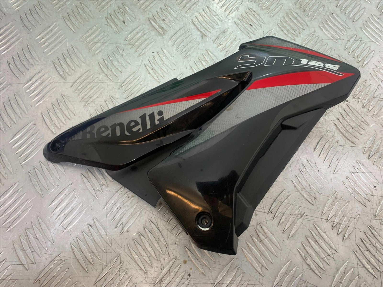 BENELLI BN125 BN 125 RIGHT SIDE FAIRING   YEAR 2018-2021 (CMB1194)