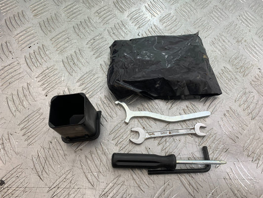 PIAGGIO VESPA GT125 L TOOL KIT   YEAR 2003 (CMB1300)