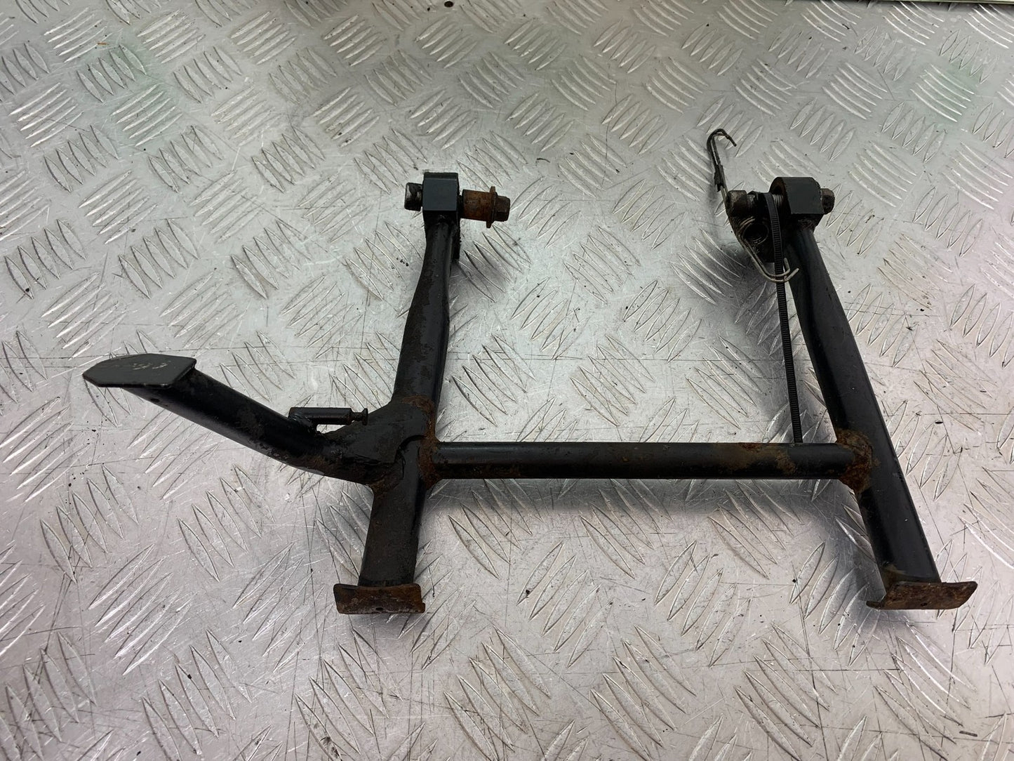 TRIUMPH 955i SPRINT ST CENTER STAND  YEAR 1999-04 (CMB1230)