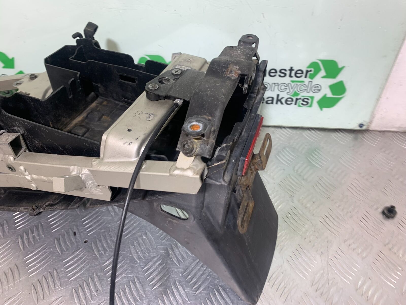 KAWASAKI ZX6R ZX6 J REAR MUDGUARD AND SUBFRAME YEAR 2000 (CMB1129)